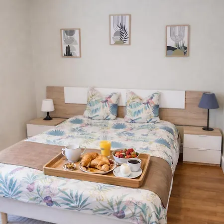 Chateau Walk Apartment *