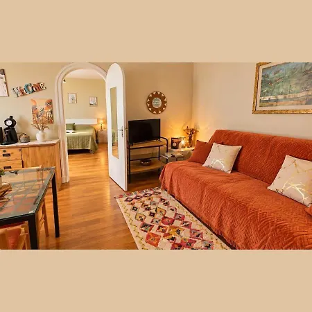Chateau Walk Apartment *